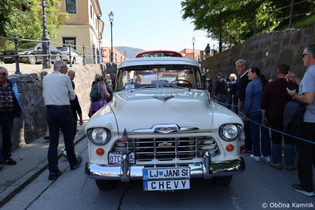 Mednarodna revija starodobnikov v Kamnik privabila ljubitelje klasičnih vozil (37)